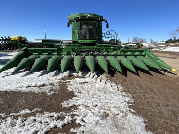 Main image John Deere C12F