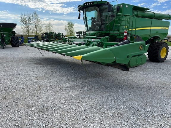 Main image John Deere C12F