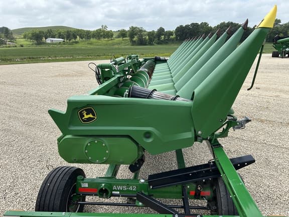 Image of John Deere C12F equipment image 4