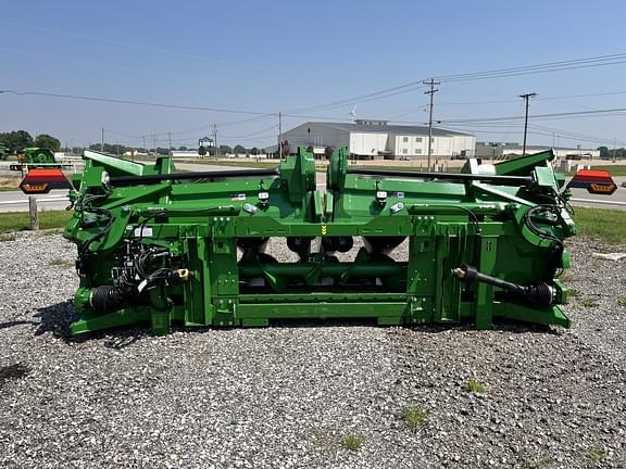 Image of John Deere C12F equipment image 3