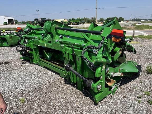 Image of John Deere C12F equipment image 4