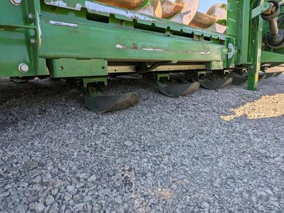 Image of John Deere C12F equipment image 2