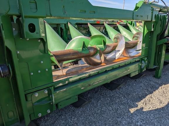 Image of John Deere C12F equipment image 3