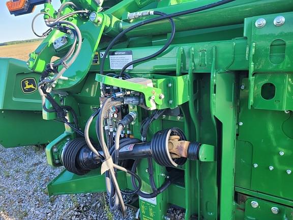 Image of John Deere C12F equipment image 4