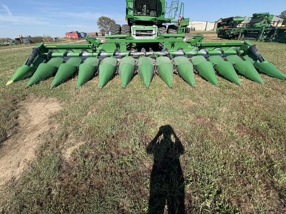 Image of John Deere C12F equipment image 3