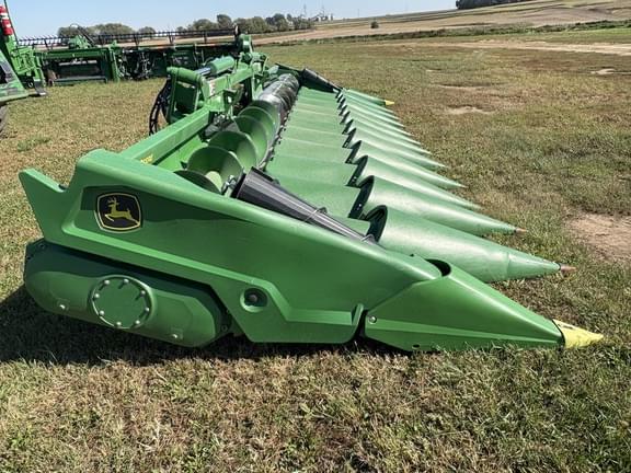 Image of John Deere C12F equipment image 1