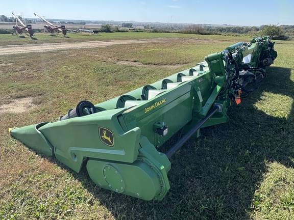 Image of John Deere C12F equipment image 4
