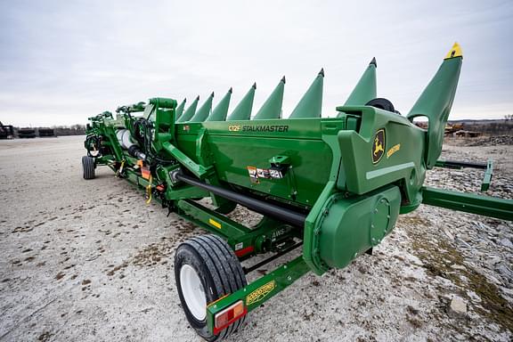 Image of John Deere C12F equipment image 3