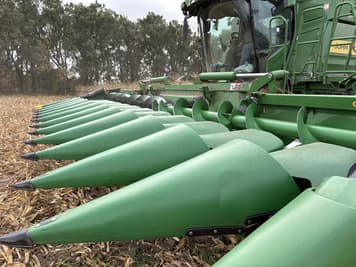 Main image John Deere C12F