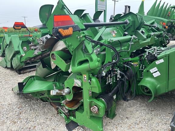 Image of John Deere C12F equipment image 4