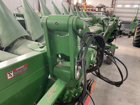 Image of John Deere C12F equipment image 4
