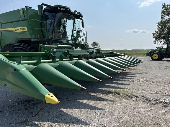 Image of John Deere C12F equipment image 2