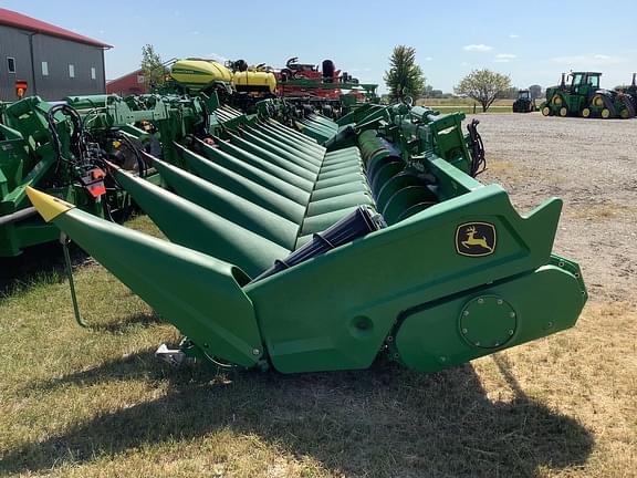 Image of John Deere C12F equipment image 3