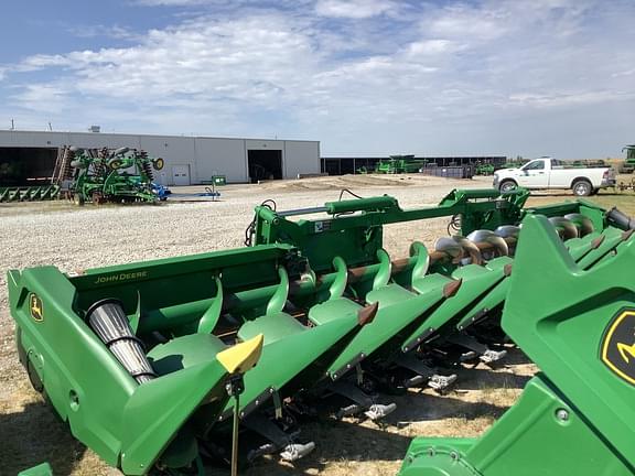 Image of John Deere C12F equipment image 2