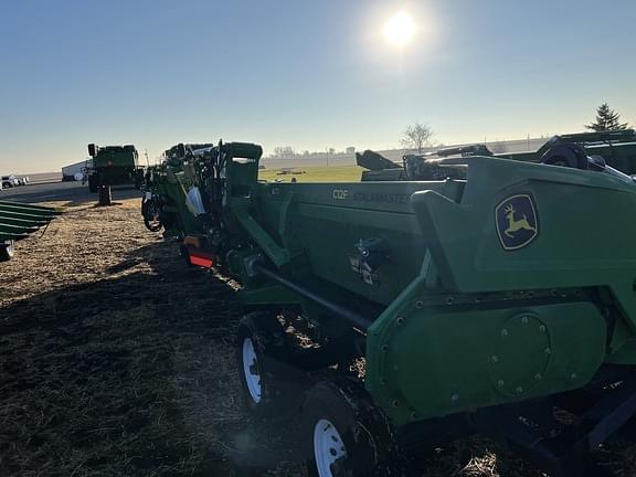 Image of John Deere C12F equipment image 3