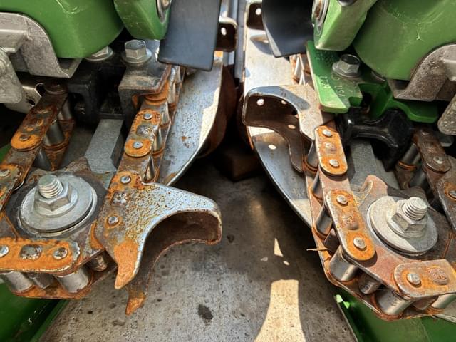 Image of John Deere C12F equipment image 3