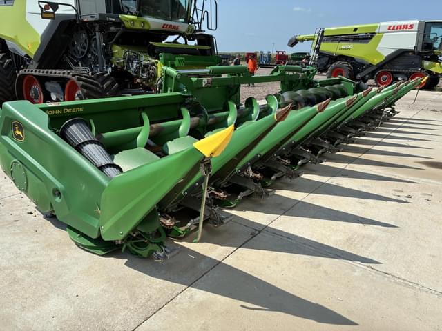 Image of John Deere C12F equipment image 2