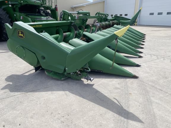 Image of John Deere C12F equipment image 1