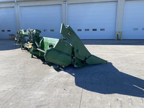 Image of John Deere C12F equipment image 3