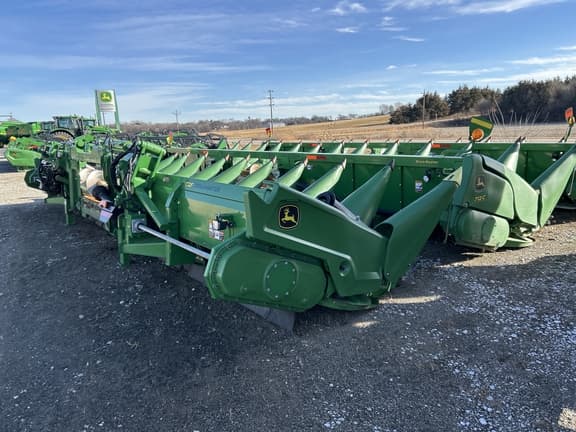 Image of John Deere C12F equipment image 4
