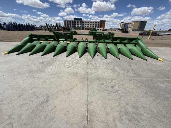 Image of John Deere C12F equipment image 3