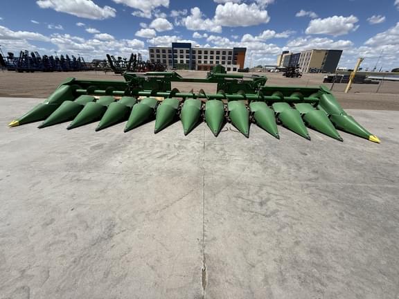 Image of John Deere C12F equipment image 3