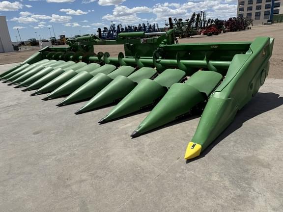 Image of John Deere C12F equipment image 4