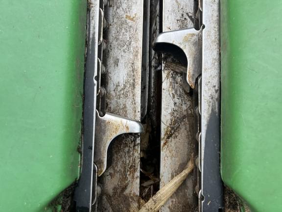 Image of John Deere C12F equipment image 4