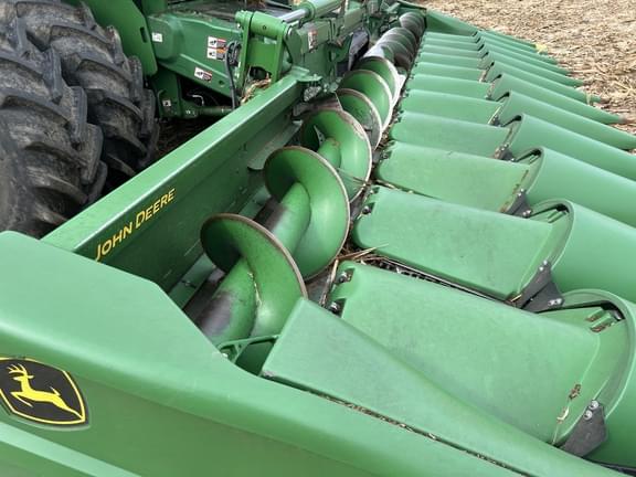 Image of John Deere C12F equipment image 3