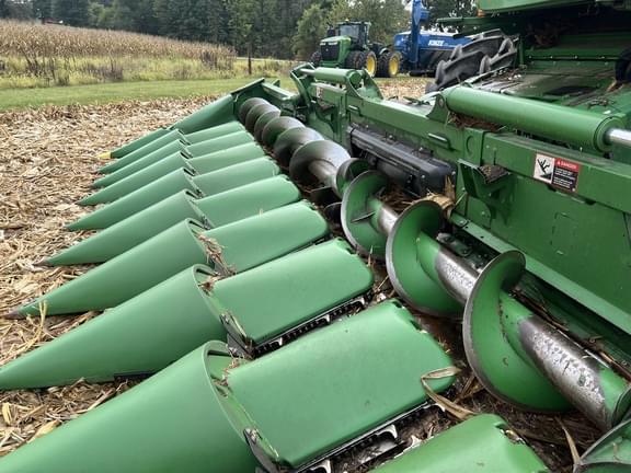 Image of John Deere C12F equipment image 2