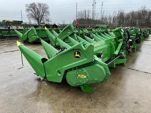 Image of John Deere C12F equipment image 3