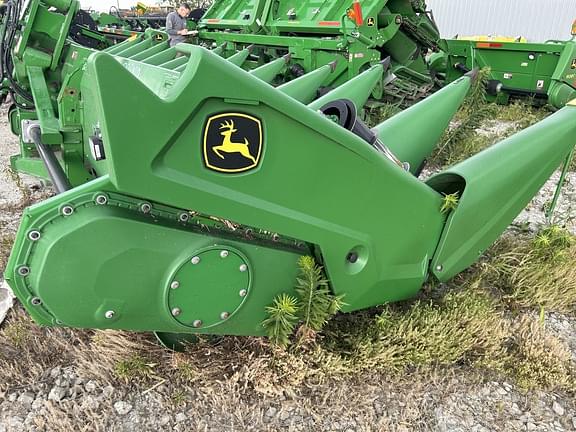 Image of John Deere C12F equipment image 2