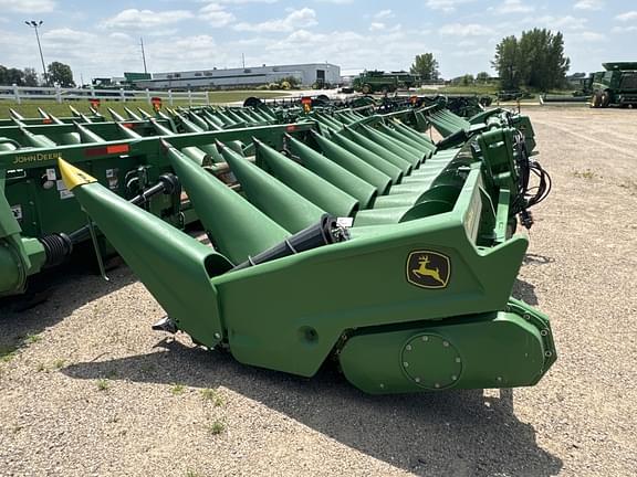 Image of John Deere C12F equipment image 2