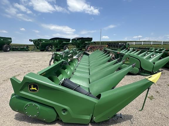 Image of John Deere C12F equipment image 3