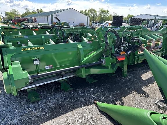 Image of John Deere C12F equipment image 3