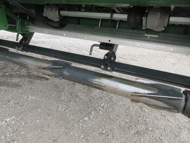 Image of John Deere C12F equipment image 3