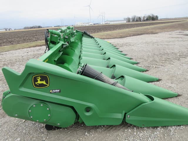 Image of John Deere C12F equipment image 2