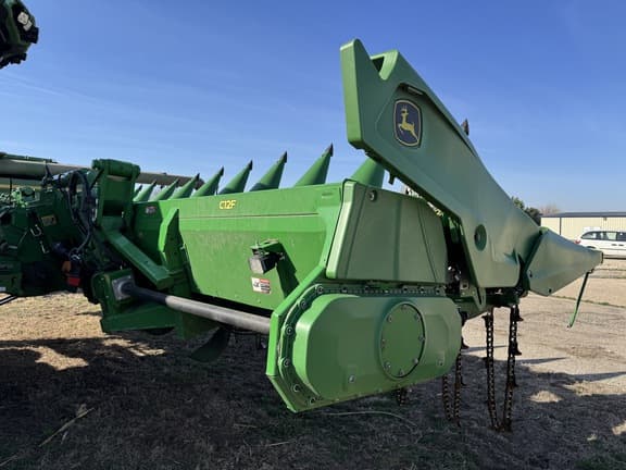 Image of John Deere C12F equipment image 4