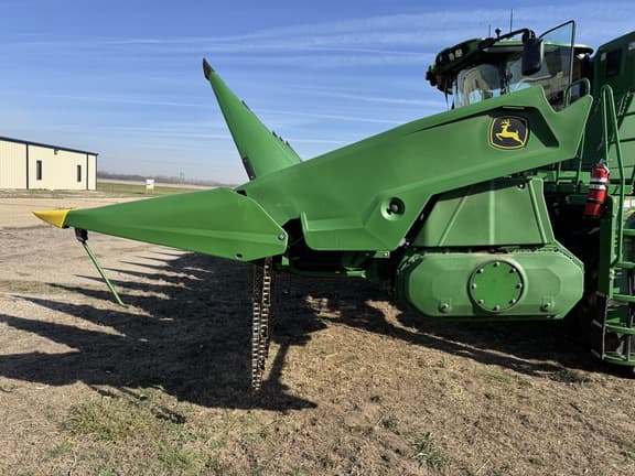 Image of John Deere C12F equipment image 1