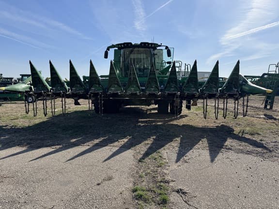 Image of John Deere C12F equipment image 2