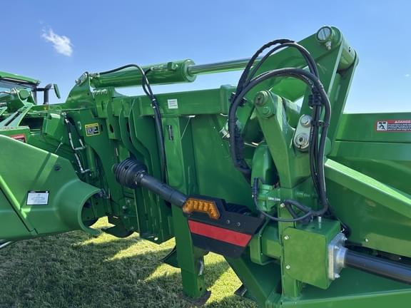 Image of John Deere C12F equipment image 4
