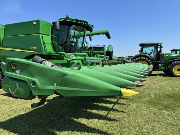 Image of John Deere C12F equipment image 1