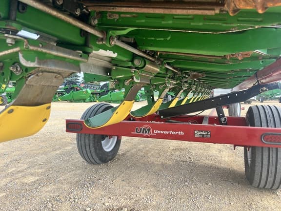 Image of John Deere C12F equipment image 3