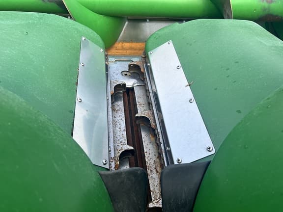 Image of John Deere C12F equipment image 4