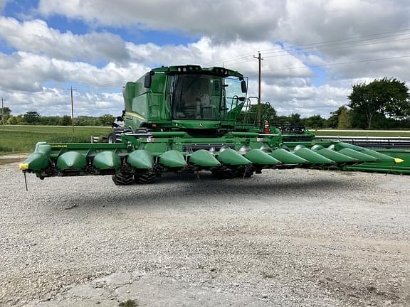 Image of John Deere C12F equipment image 2