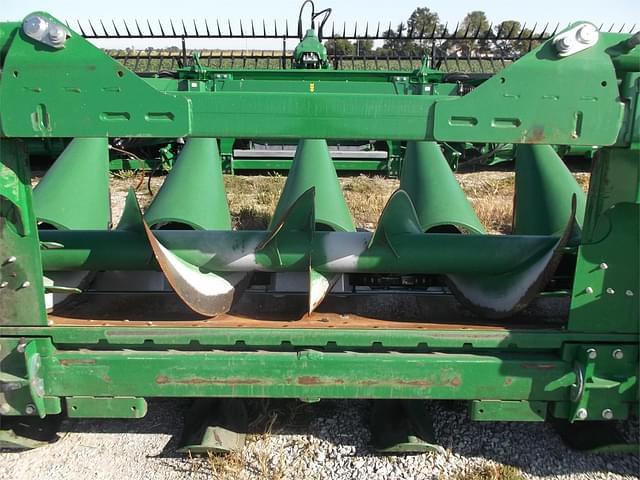 Image of John Deere C12F equipment image 4