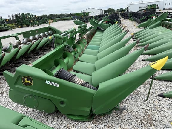 Image of John Deere C12F equipment image 1