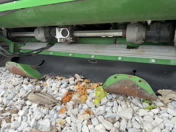 Image of John Deere C12F equipment image 3