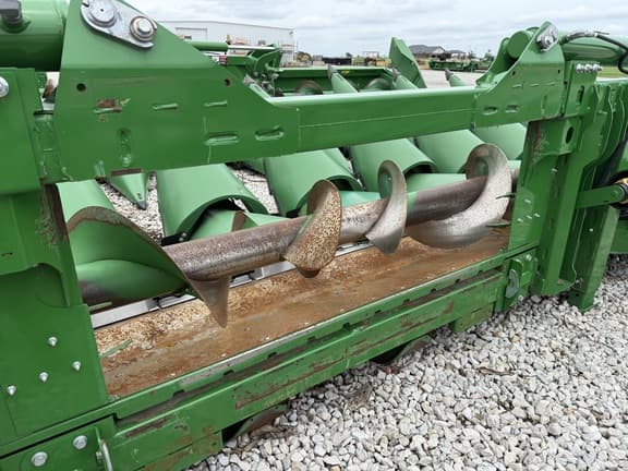 Image of John Deere C12F equipment image 4