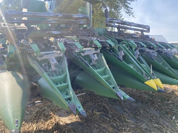 Image of John Deere C12F equipment image 1